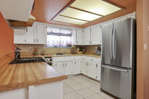 541 Vine St, Lemoore, CA 93245 photo 11