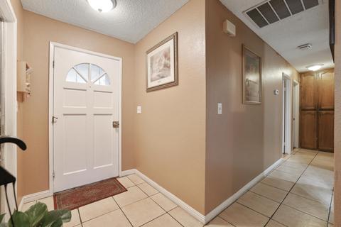 541 Vine St, Lemoore, CA 93245 photo 5