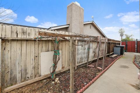 541 Vine St, Lemoore, CA 93245 photo 32