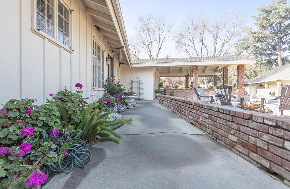  598 E Chevy Chase Dr, Tulare, CA 93274 photo 43