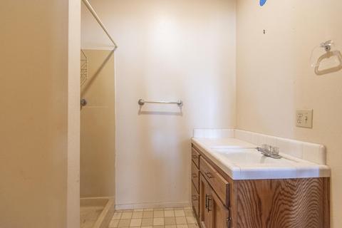 598 E Chevy Chase Dr, Tulare, CA 93274 photo 52