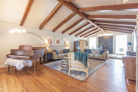 598 E Chevy Chase Dr, Tulare, CA 93274 photo 9