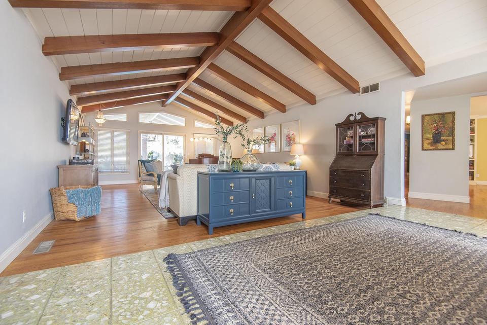  598 E Chevy Chase Dr, Tulare, CA 93274 photo 6