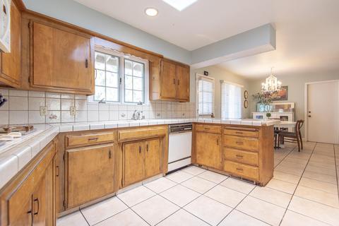 598 E Chevy Chase Dr, Tulare, CA 93274 photo 28