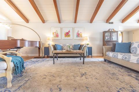 598 E Chevy Chase Dr, Tulare, CA 93274 photo 8