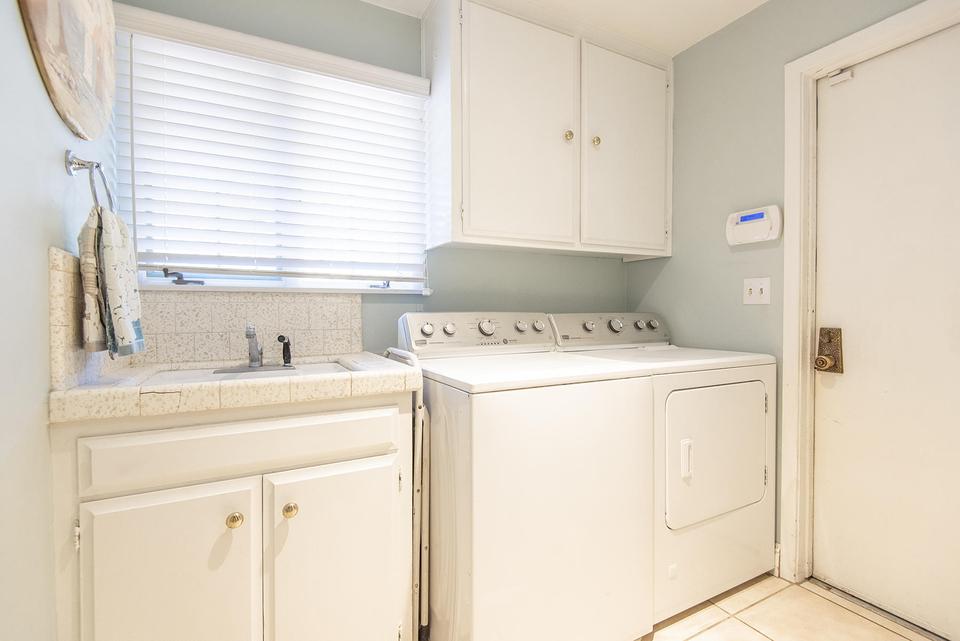  598 E Chevy Chase Dr, Tulare, CA 93274 photo 39