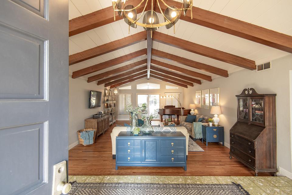  598 E Chevy Chase Dr, Tulare, CA 93274 photo 5