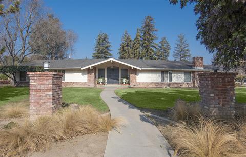 598 E Chevy Chase Dr, Tulare, CA 93274