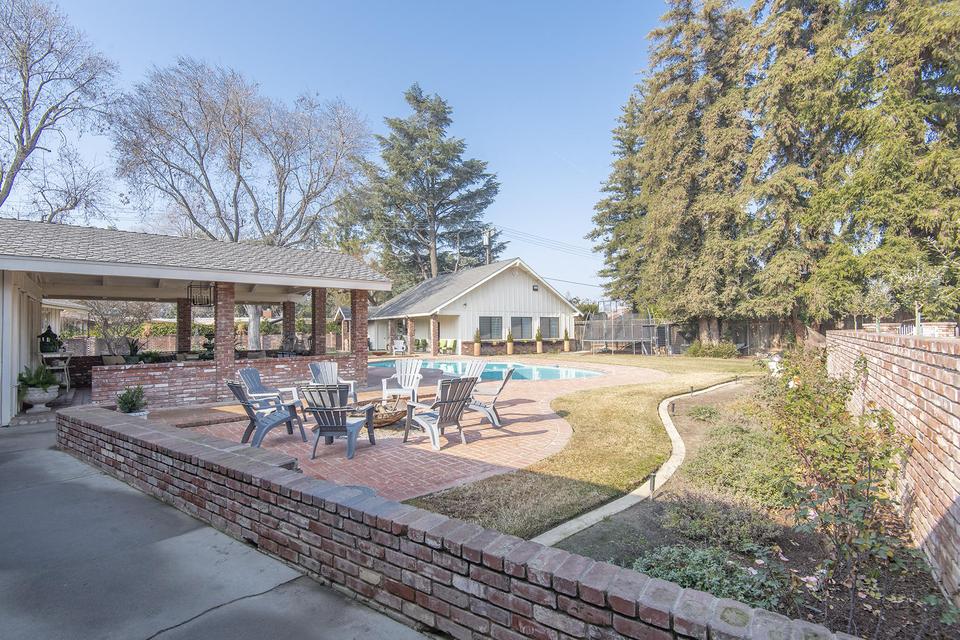  598 E Chevy Chase Dr, Tulare, CA 93274 photo 42