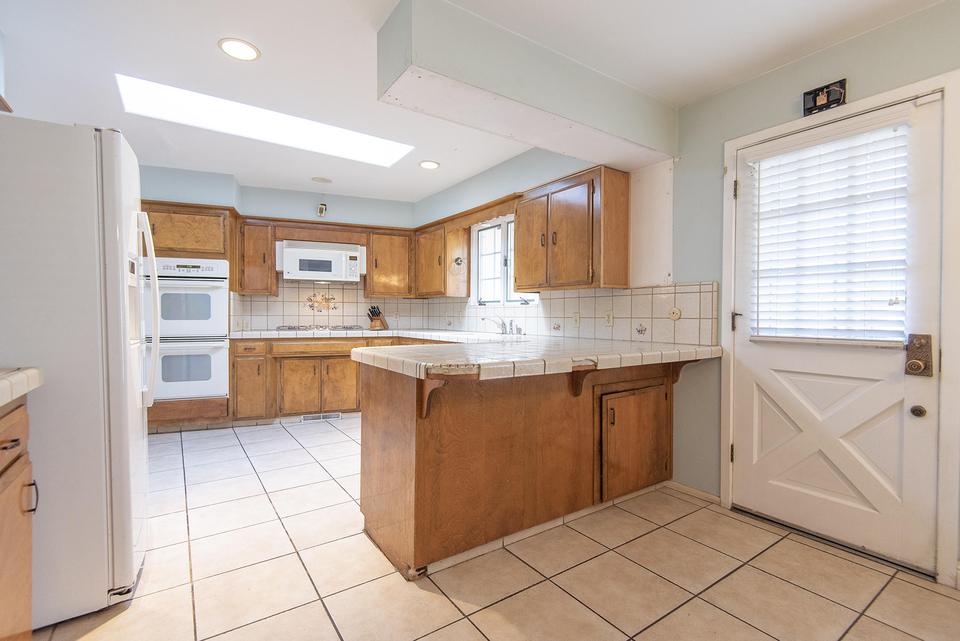  598 E Chevy Chase Dr, Tulare, CA 93274 photo 26