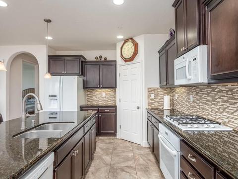 712 Arlington Pl, Lemoore, CA 93245 photo 4