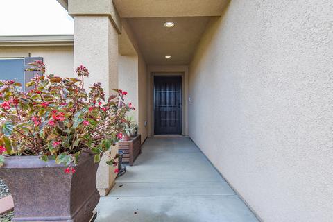 675 Blossom Ct, Exeter, CA 93221 photo 2