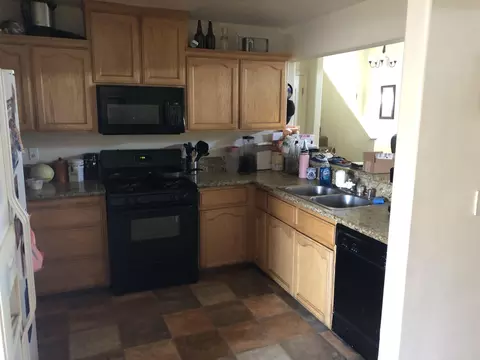 110 E Lang St, Hanford, CA 93230 photo 4