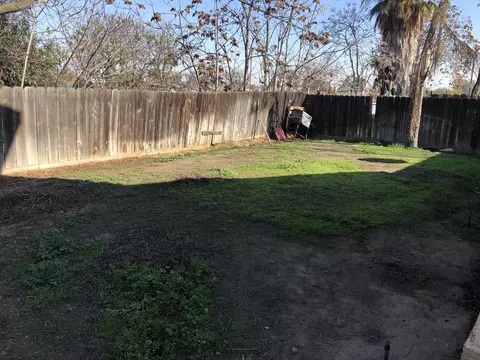 110 E Lang St, Hanford, CA 93230 photo 12