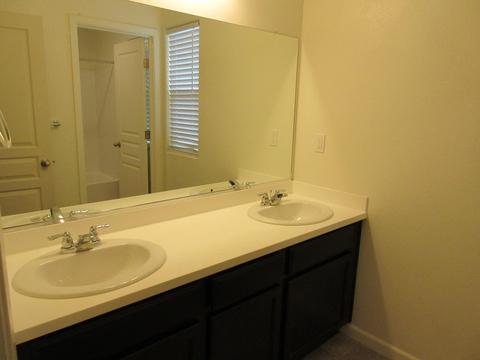 137 E Dove Ave, Visalia, CA 93291 photo 12