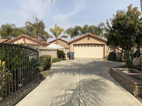 1246 E Copper Ct, Visalia, CA 93292 photo 4