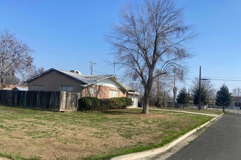 702 E Cast Ave, Visalia, CA 93292 photo 2