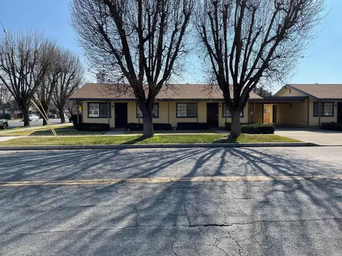 555 E King Ave, Tulare, CA 93274 photo 1