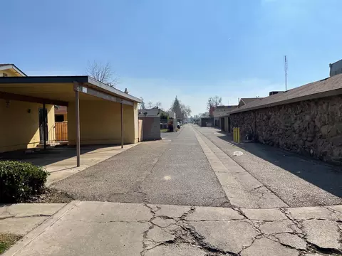 555 E King Ave, Tulare, CA 93274 photo 6