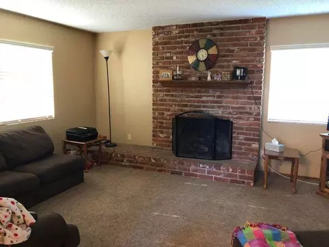 605 E Willow Ct, Tulare, CA 93274 photo 4