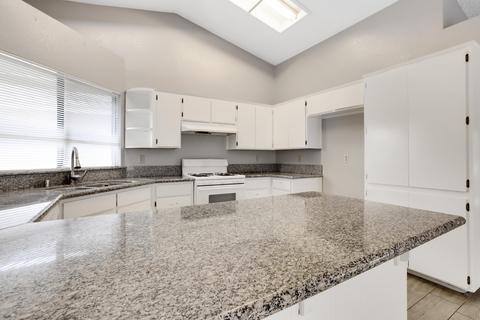 2332 E Sweet Ave, Visalia, CA 93292 photo 8