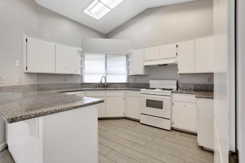 2332 E Sweet Ave, Visalia, CA 93292 photo 9