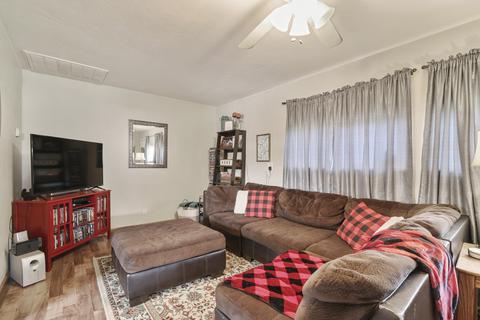 812 E Cameron St, Hanford, CA 93230 photo 4