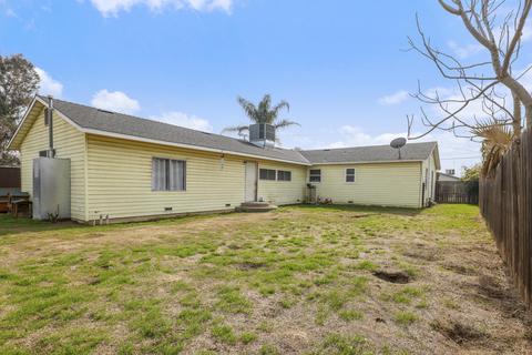812 E Cameron St, Hanford, CA 93230 photo 28