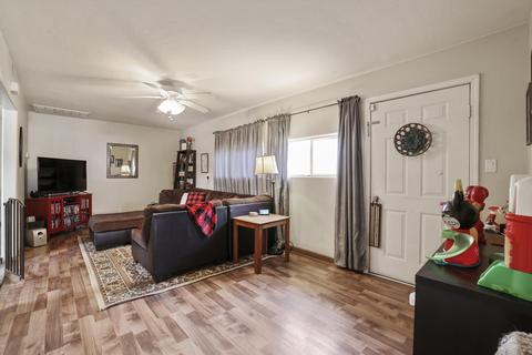 812 E Cameron St, Hanford, CA 93230 photo 3