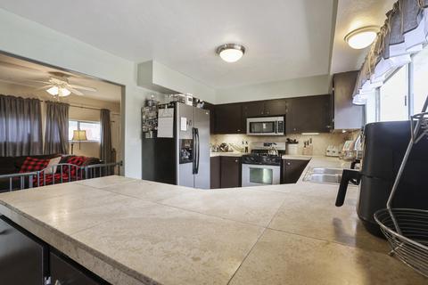 812 E Cameron St, Hanford, CA 93230 photo 11