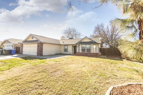 1375 Pine Dr, Lemoore, CA 93245 photo 1