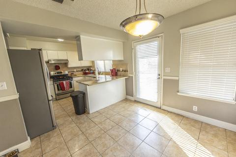 1375 Pine Dr, Lemoore, CA 93245 photo 6