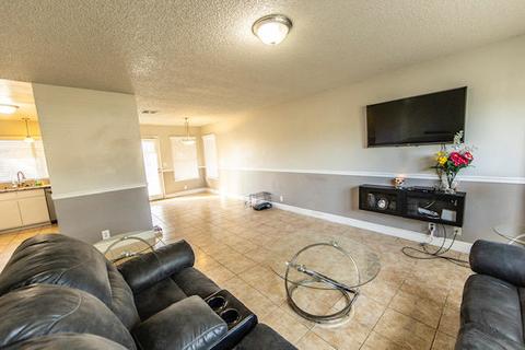 1375 Pine Dr, Lemoore, CA 93245 photo 5