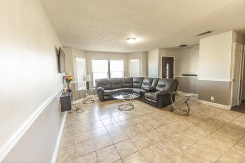 1375 Pine Dr, Lemoore, CA 93245 photo 4