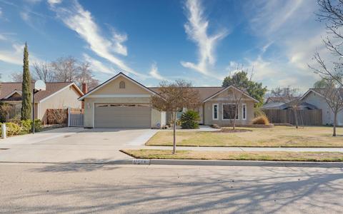 1350 Pine Dr, Lemoore, CA 93245 photo 1
