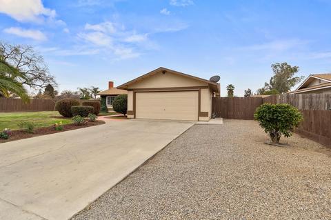429 E Oakridge Ct, Visalia, CA 93291 photo 3