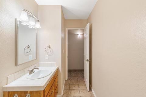 429 E Oakridge Ct, Visalia, CA 93291 photo 22