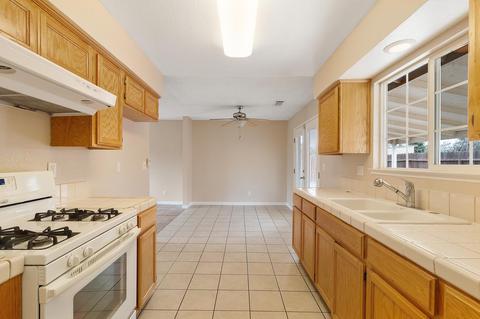 429 E Oakridge Ct, Visalia, CA 93291 photo 15