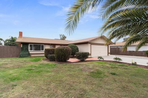 429 E Oakridge Ct, Visalia, CA 93291 photo 2