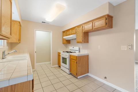 429 E Oakridge Ct, Visalia, CA 93291 photo 12