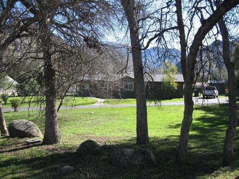 40724 Crystal Dr, Three Rivers, CA 93271 photo 1
