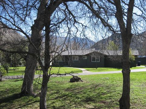 40724 Crystal Dr, Three Rivers, CA 93271 photo 2