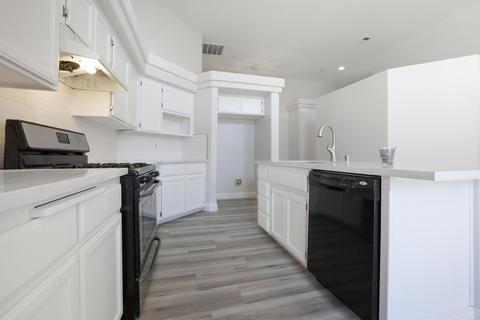 1331 E Parkview Ct, Visalia, CA 93292 photo 7