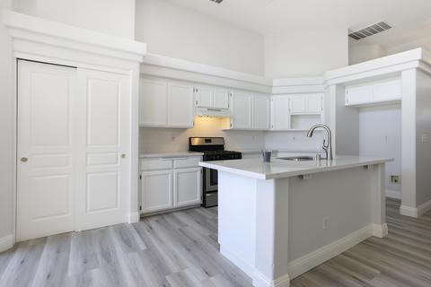 1331 E Parkview Ct, Visalia, CA 93292 photo 6
