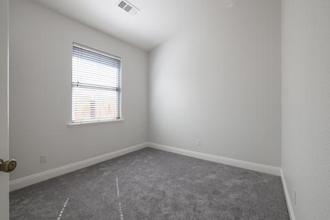 1331 E Parkview Ct, Visalia, CA 93292 photo 15