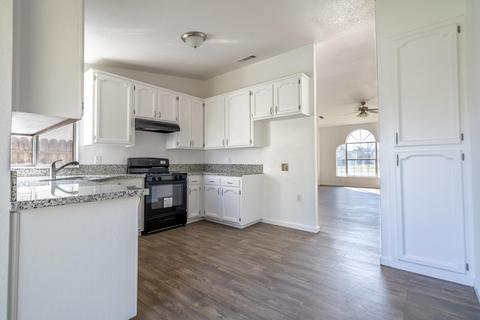 3538 E Roosevelt Ave, Visalia, CA 93292 photo 8