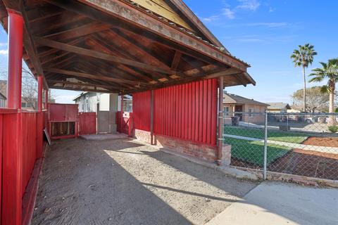 716 E Merced St, Avenal, CA 93204 photo 4