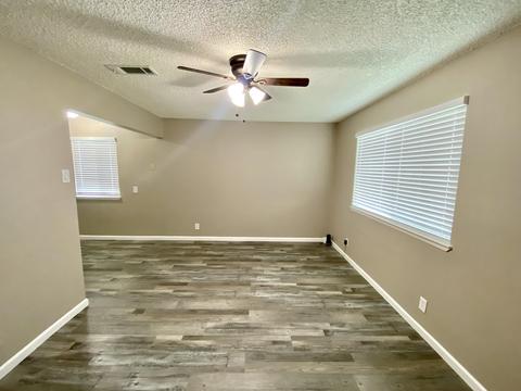 701 E Laurel Ave, Visalia, CA 93292 photo 10