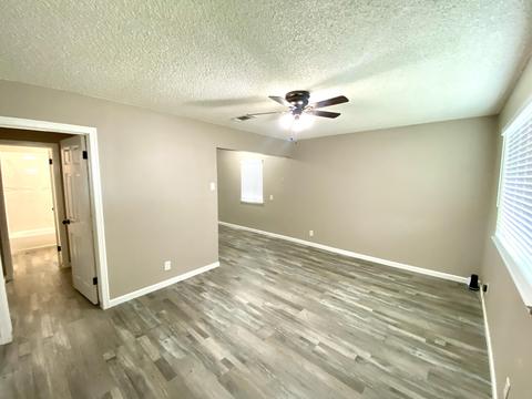 701 E Laurel Ave, Visalia, CA 93292 photo 9