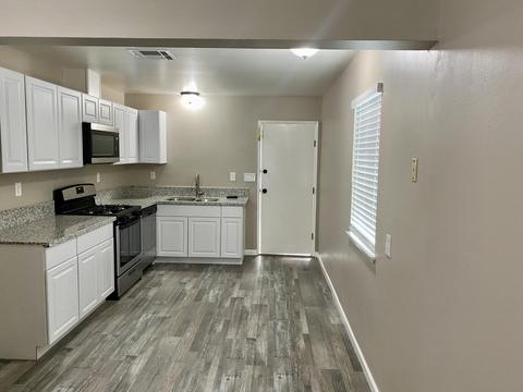 701 E Laurel Ave, Visalia, CA 93292 photo 11
